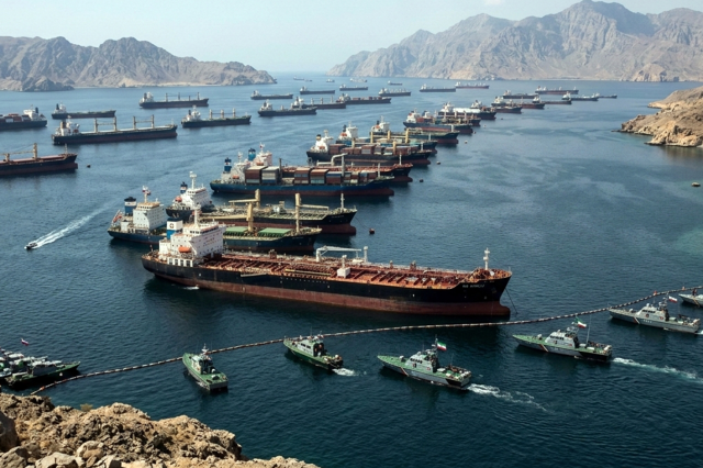 Ablukanın başlamasıyla iki tanker Hürmüz Boğazı'ndan geri döndü