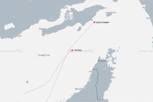 Hürmüz'de ABD ablukasının başlamasının ardından iki tanker geri döndü.