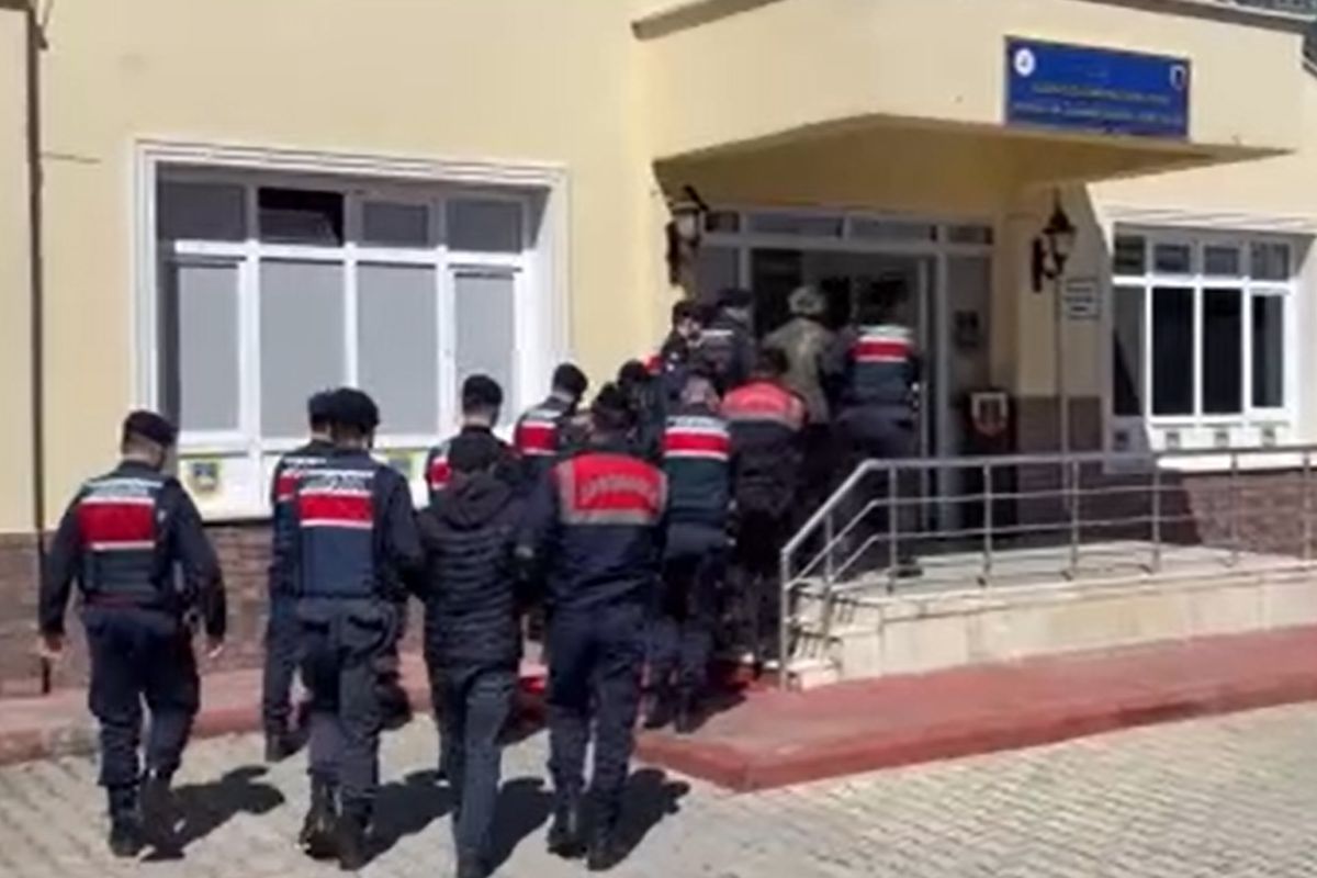 Jandarmadan şok baskın! Doktor ve eczacılar tutuklandı