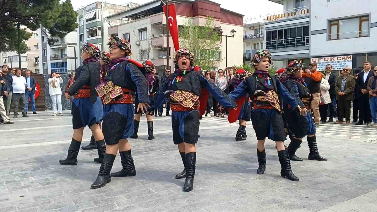 Atatürk\'ün Aliağa\'ya gelişinin 92. yıl dönümü törenlerle kutlandı