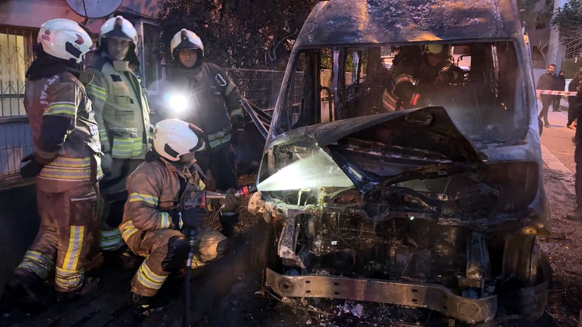 Avcılar\'da Minibüs Yangını