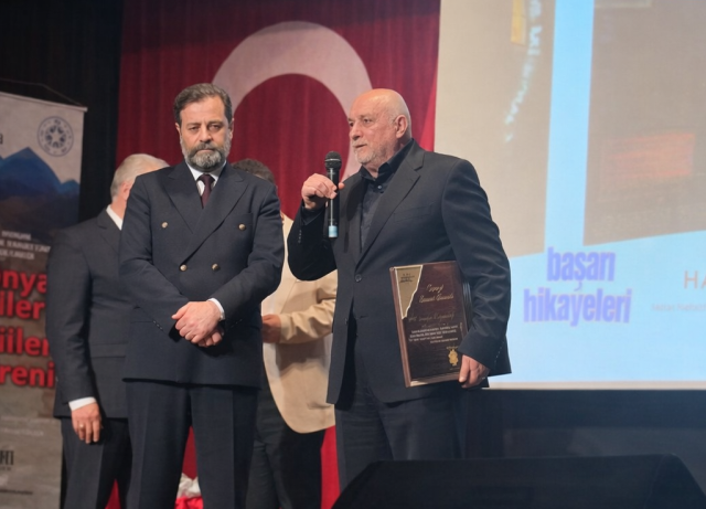 Avni Ongunlar’a Dünya Ahileri Töreni’nde “Başarı Hikayesi” ödülü