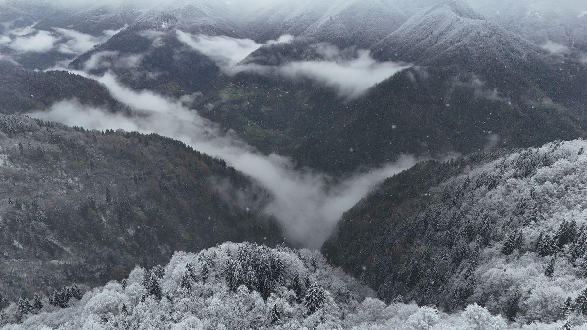 Ayder Yaylası\'nda Kar Kalınlığı 20 Santimetreye Ulaştı