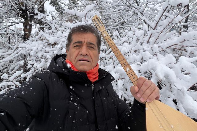 Aydın Aydın’dan Nisan ortasında kar altında klip: Bu sene yaz gelmedi