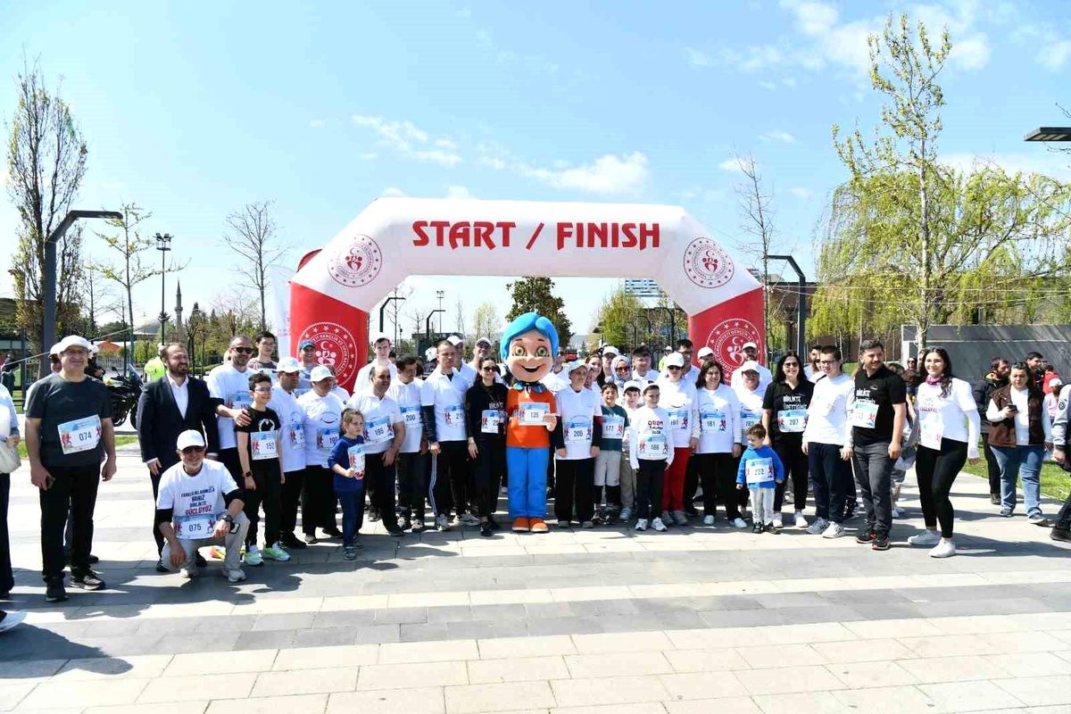 Balıkesir\'de adımlar otizm farkındalığı için atıldı