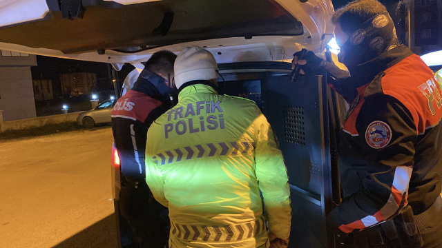 Bolu'da polis, durdurduğu aracın sürücüsüne hangi suçtan ceza yazacağını şaşırdı