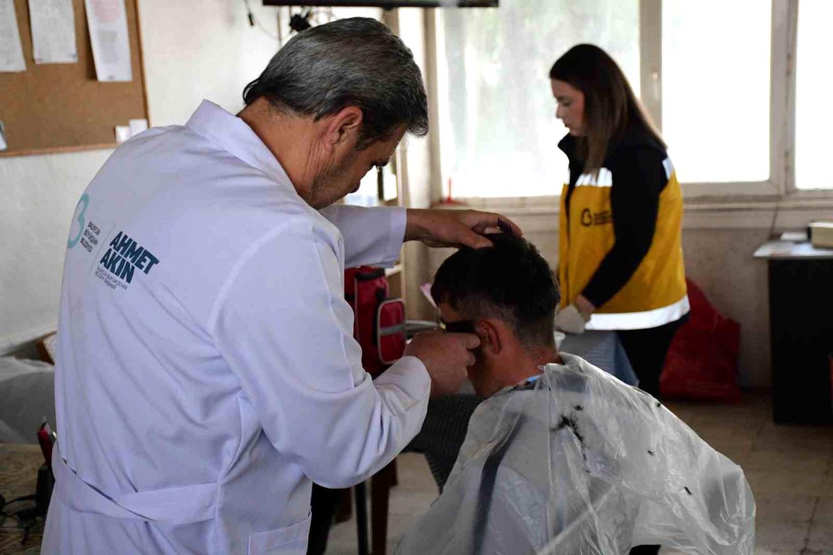 Büyükşehir Belediyesi, yakın berber ve evde bakım hizmetleri vatandaşın yanında