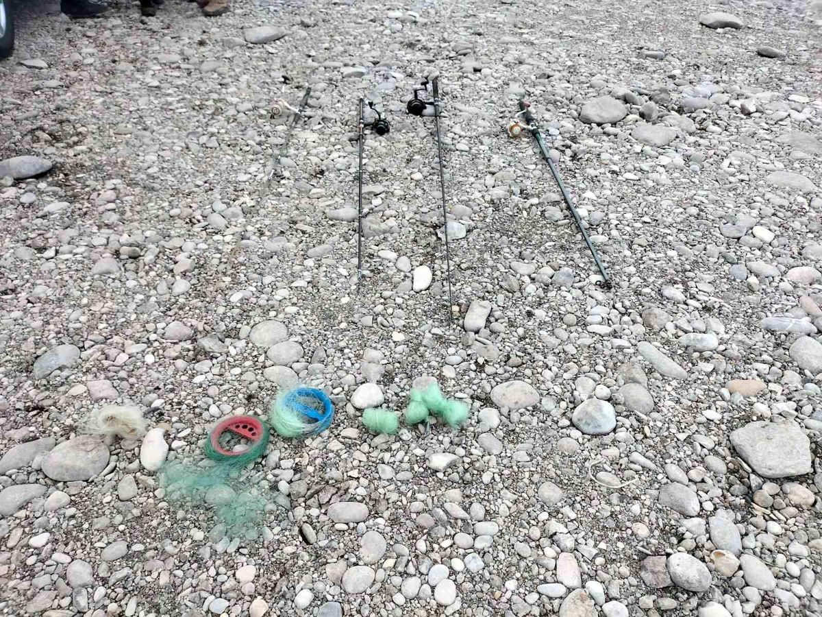 Karakoçan\'da Kaçak Balık Avcıları Yakalandı