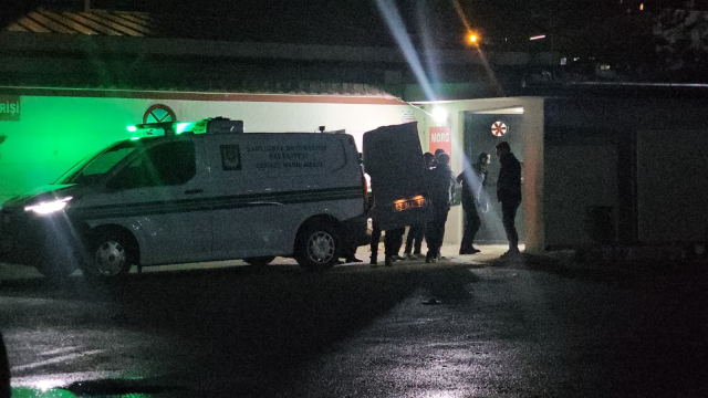 Evine giderken boğazından bıçaklanıp öldürüldü