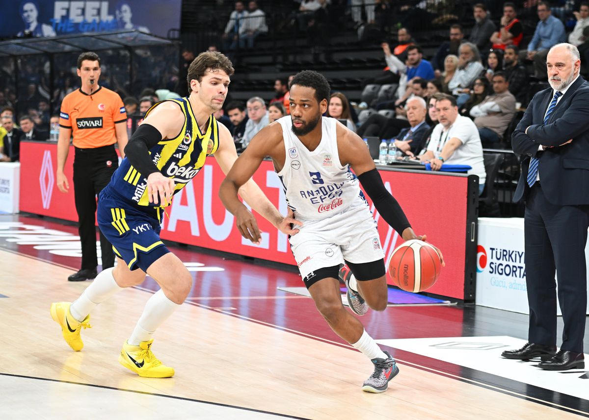 Fenerbahçe, Anadolu Efes\'i Mağlup Etti
