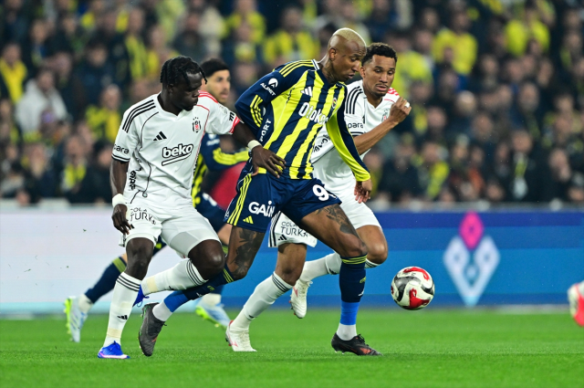 Fenerbahçe'den ayrılacak mı? Talisca son kararını resmen bildirdi