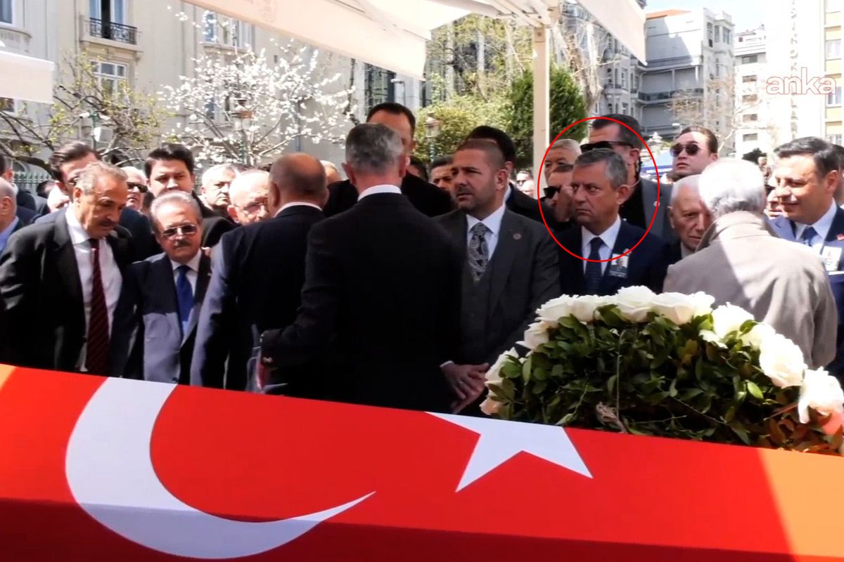 Hüsamettin Cindoruk\'un cenazesinde soğuk rüzgarlar! Bakışlara dikkat