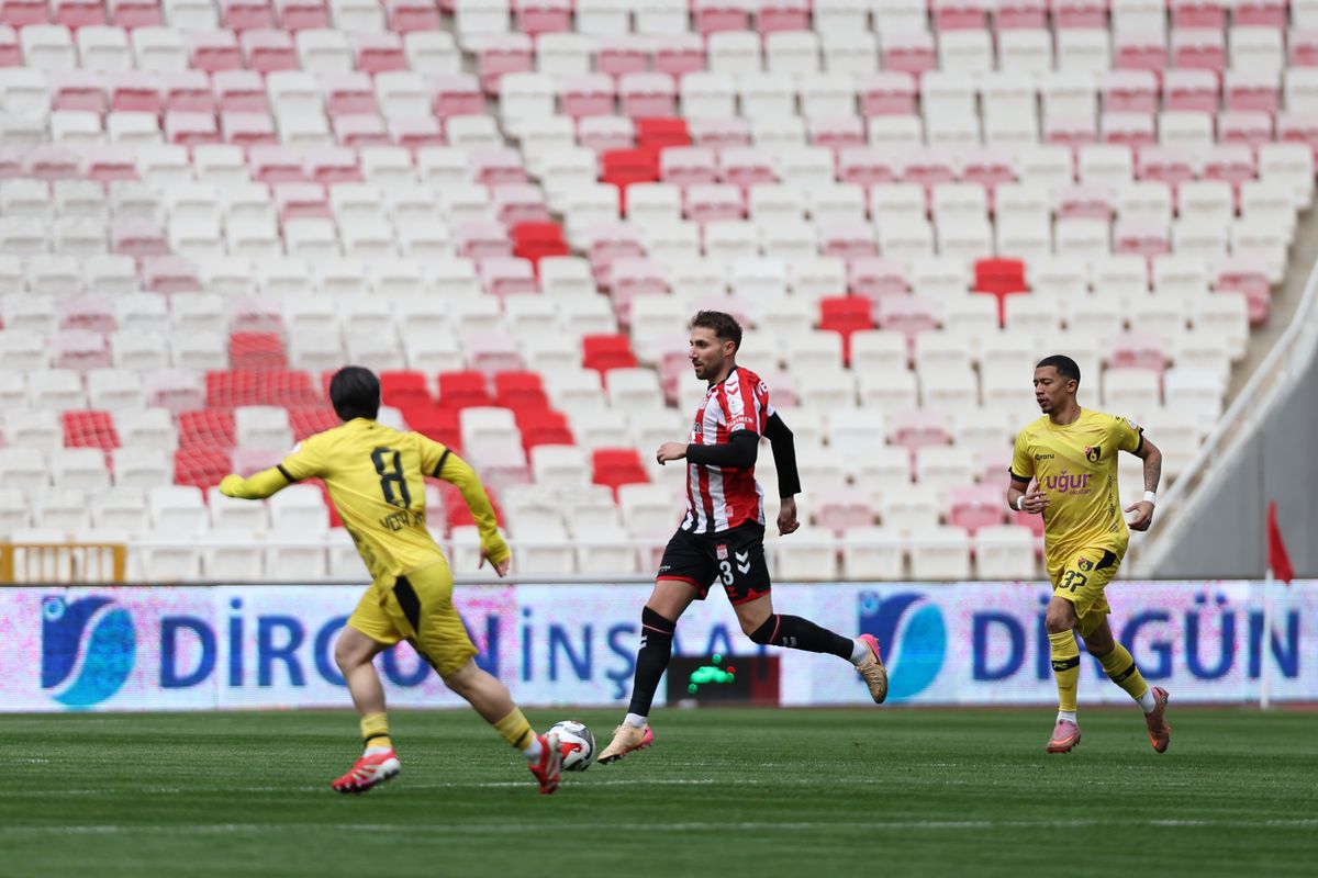 İstanbulspor, Sivasspor\'u 3-1\'le Geçti