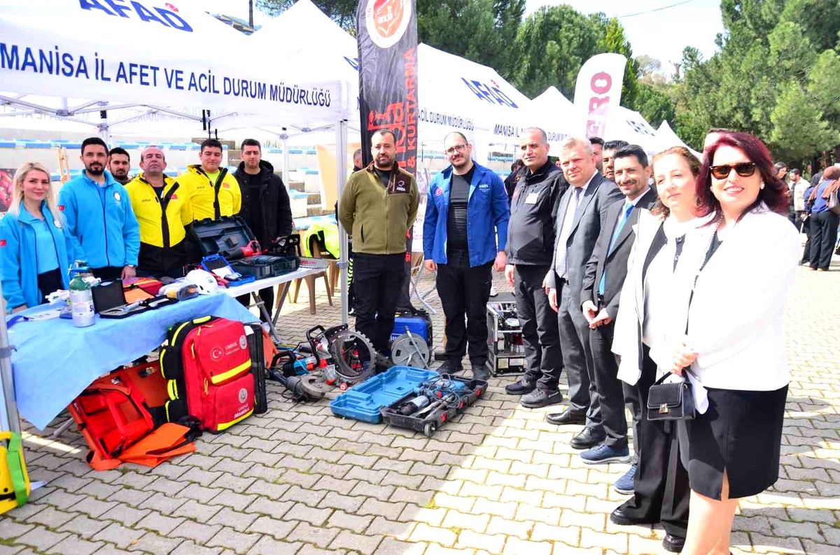 MCBÜ\'de \'Afetlerde insan olmak\' sempozyumu