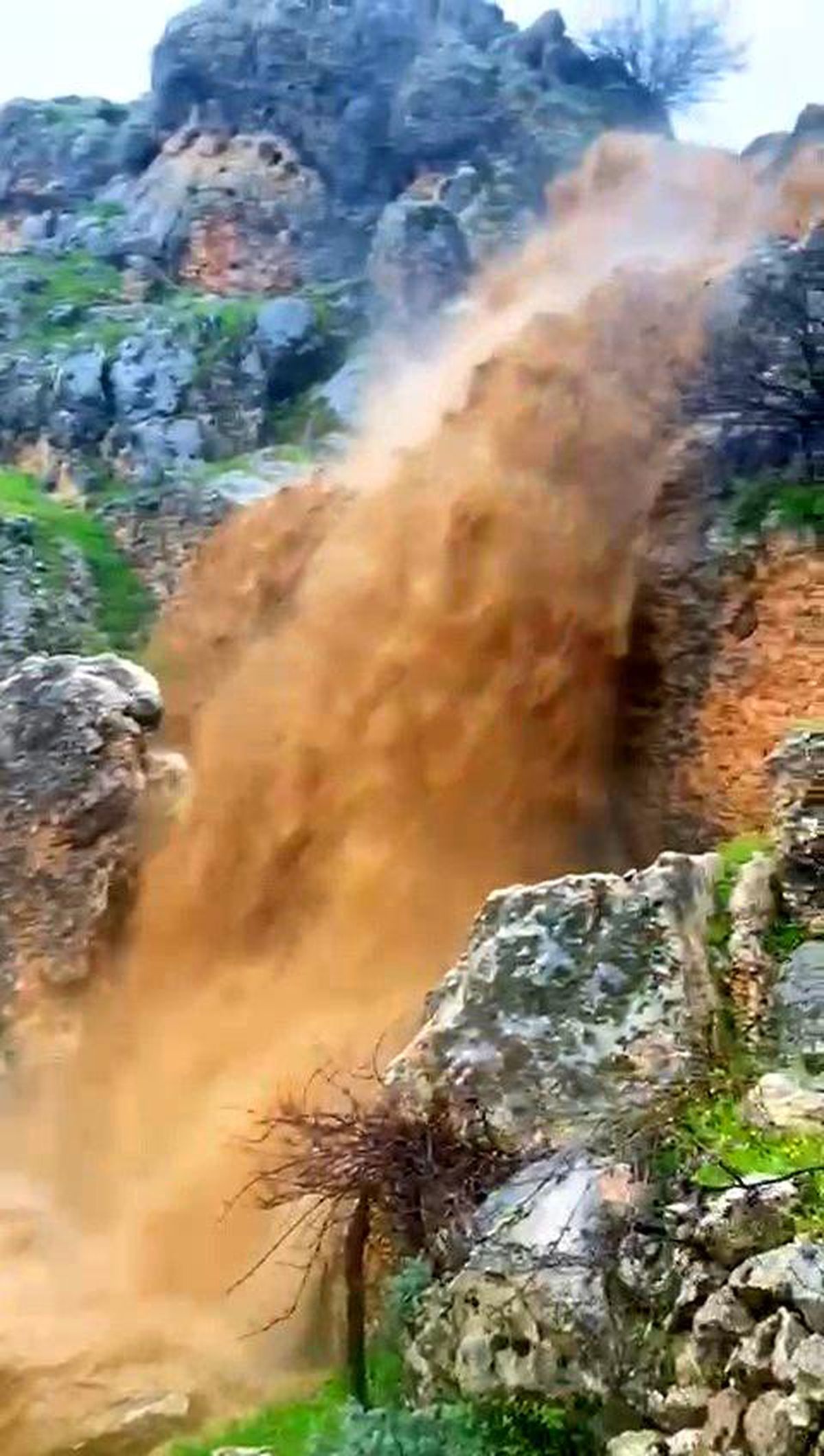 Silvan\'da Yağışlar Şelaleyi Canlandırdı