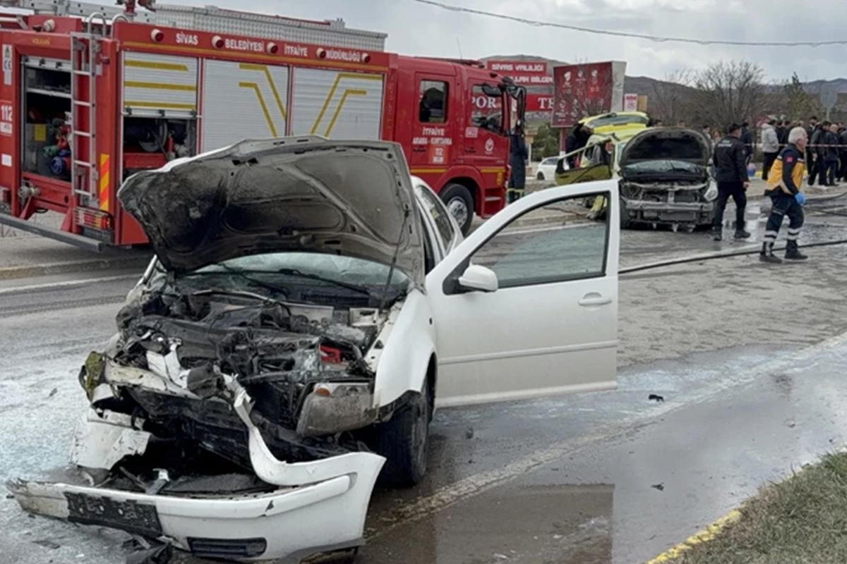 Sivasspor Tesisleri önünde facia: 4 genç futbolcu yaralı, birinin durumu ağır