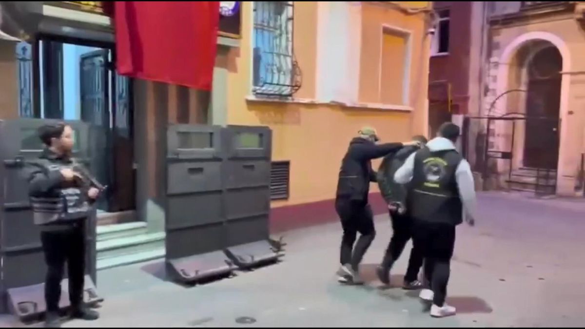 Taksim\'de Yankesicilik: İki Şüpheli Yakalandı