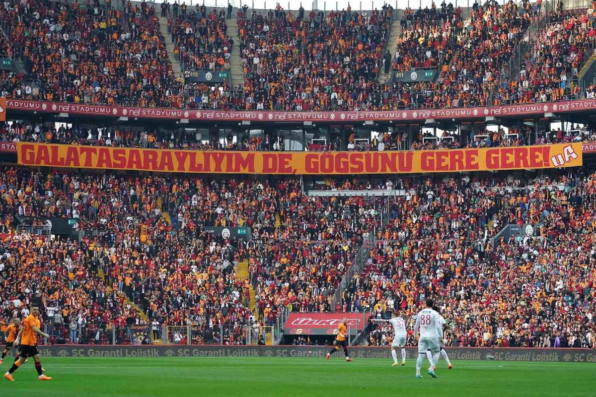Taraftar ateş püskürüyor! Galatasaray\'ın yıldızından olay paylaşım