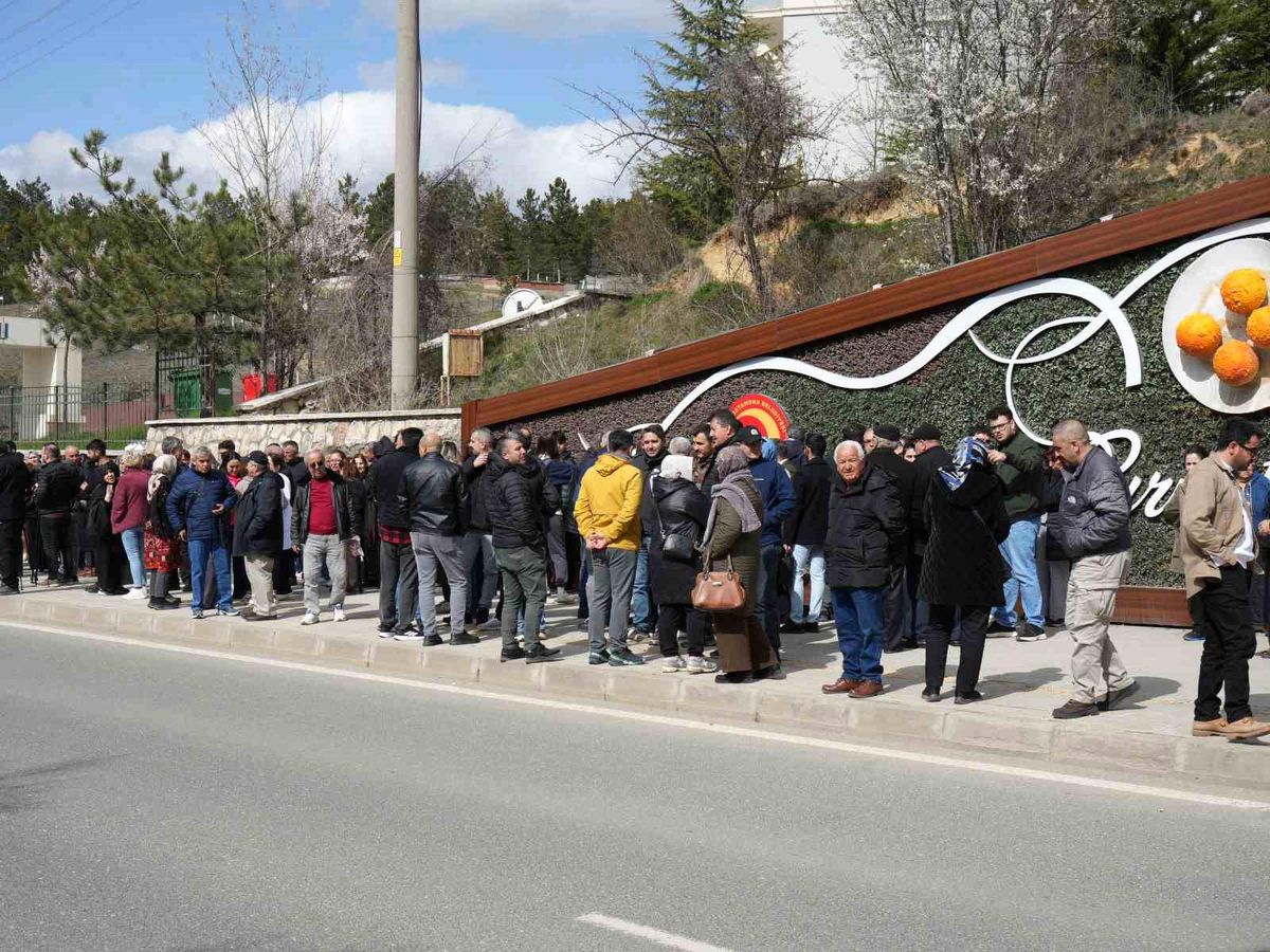 Trafik kazasında ölen 16 yaşındaki Yağmur\'un acılı ailesinden bilirkişi raporuna tepki