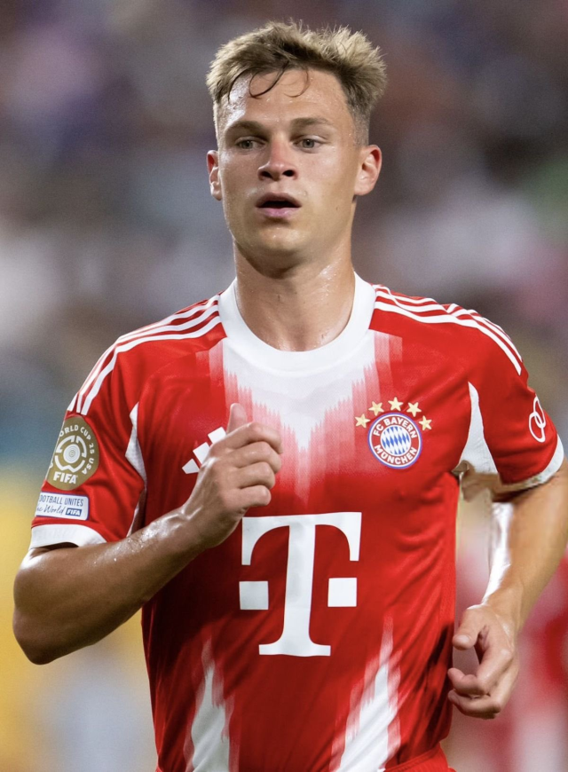 Yıldız futbolcu kendisini aldatan sevgilisini bin pişman etti