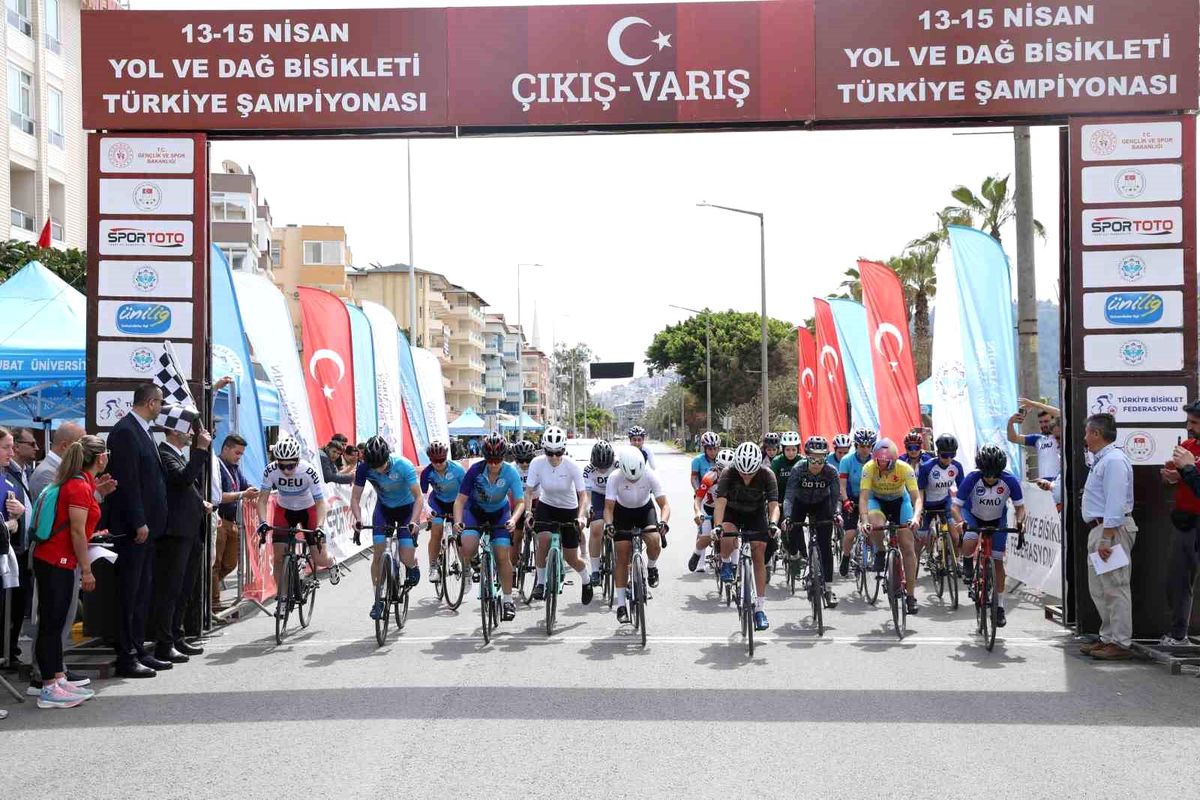 Alanya\'da ÜNİLİG Yol ve Dağ Bisikleti Türkiye Şampiyonası başladı