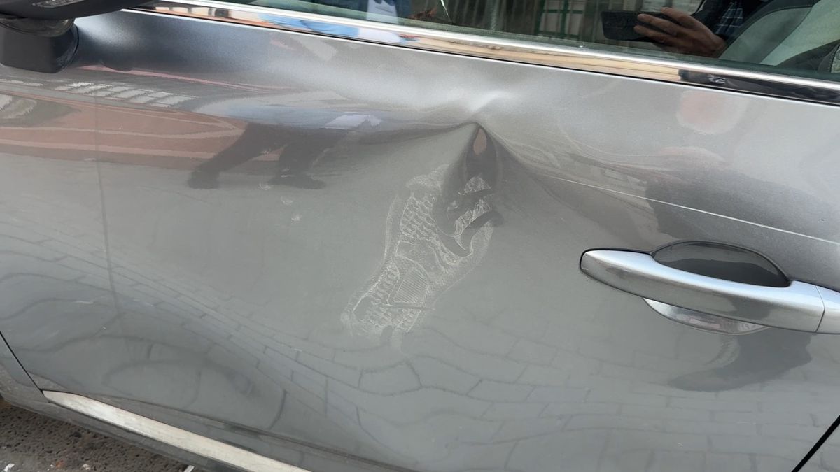 Şüpheli Tekmeleyerek Cam Kırdı