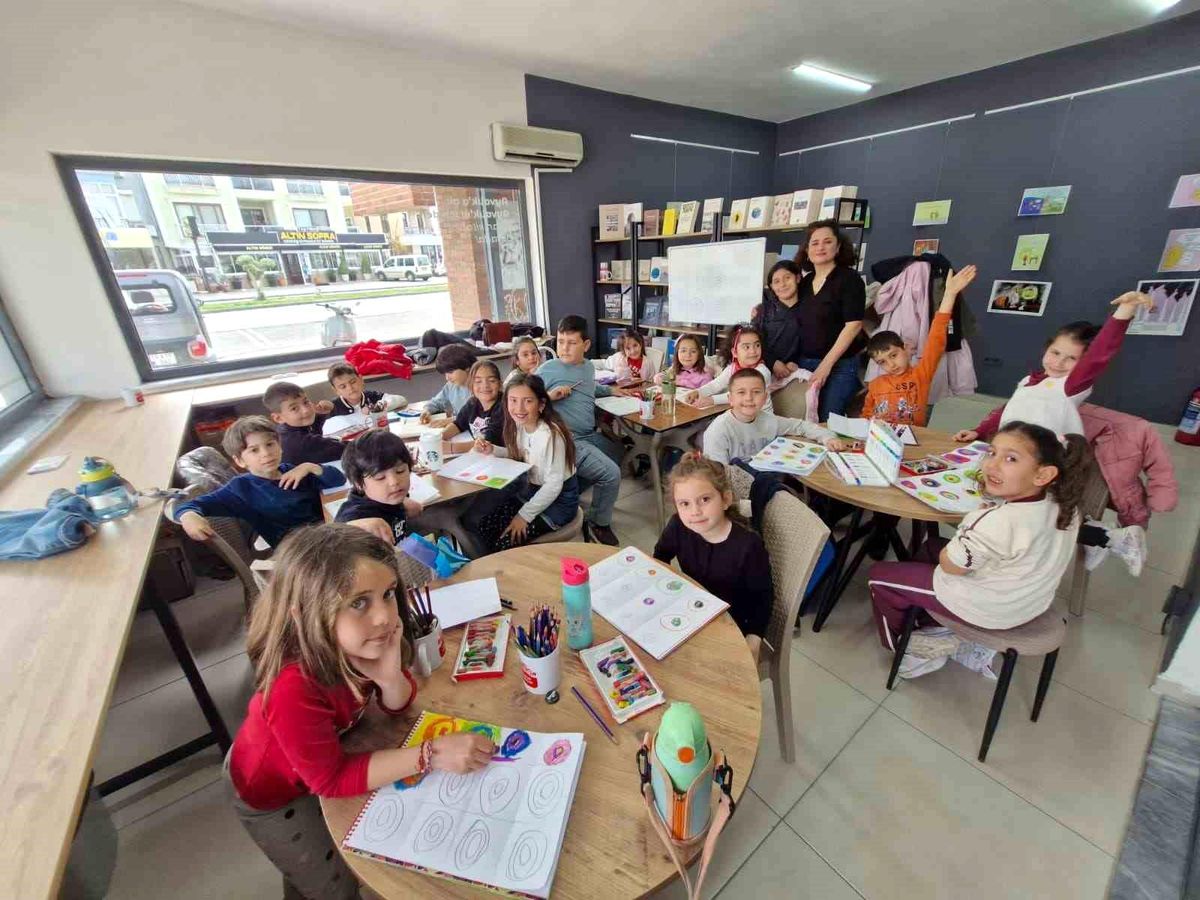 Ayvalık Belediyesi\'nin resim atölyelerine yoğun ilgi