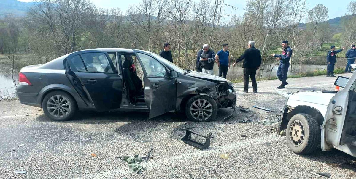 Balıkesir\'de Trafik Kazası: 7 Yaralı