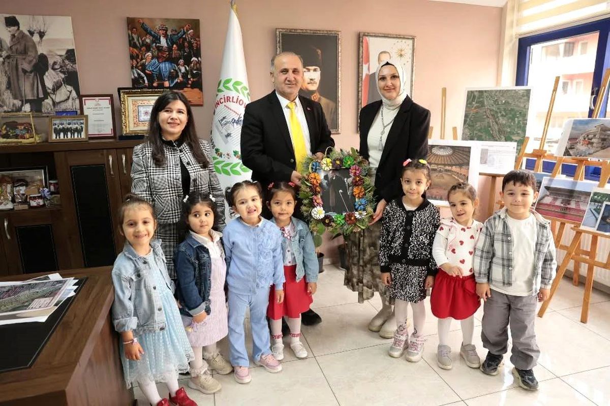 Başkan Kaya minik öğrencileri belediyede ağırladı