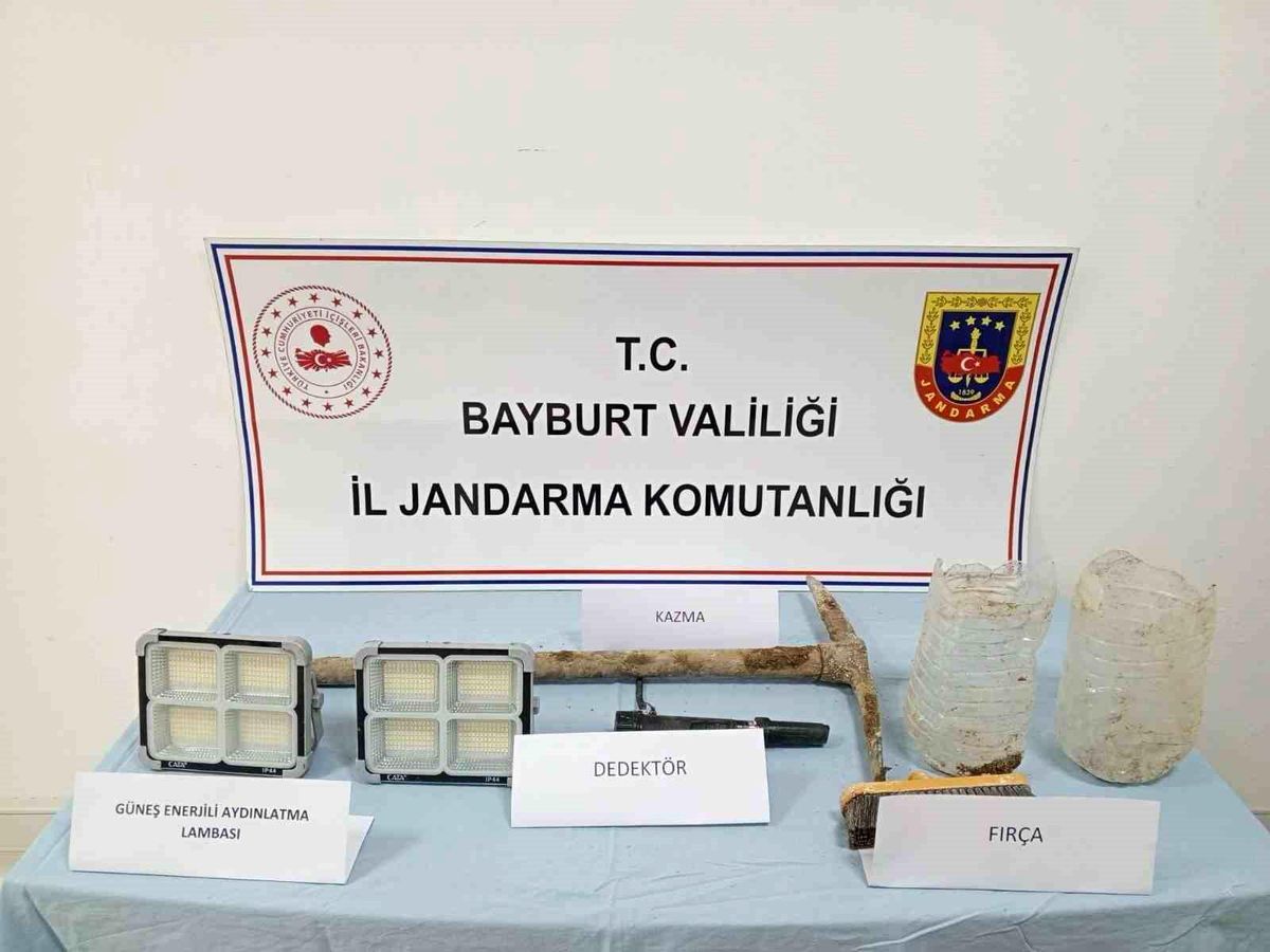 Bayburt\'ta İzinsiz Kazı Yapan 4 Şüpheli Yakalandı