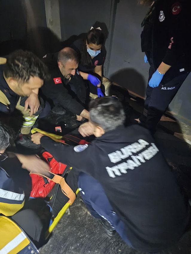 İnegöl’de Asansör Boşluğuna Düşen Genç Yaralandı