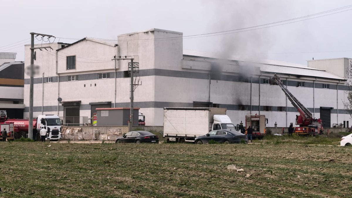 İnegöl\'de Mobilya Fabrikasında Yangın