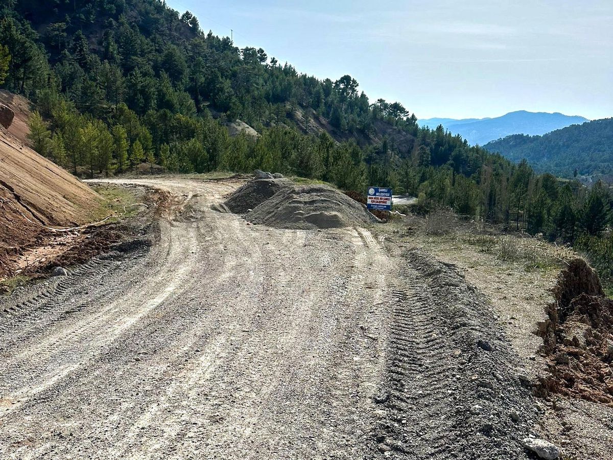 Çameli Belediyesinden aralıksız yol çalışması