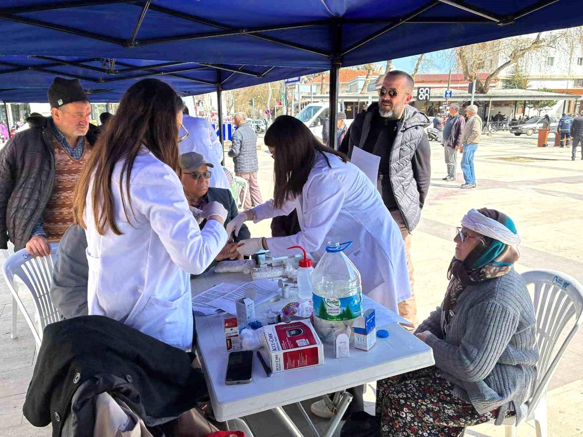 Deprem sonrası doktorlardan Sındırgı\'ya özel ilgi