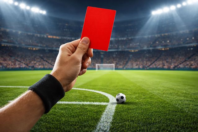 Dünya futbolunda devrim gibi öneri! Kırmızı kart yok, maçlar 50 dakika