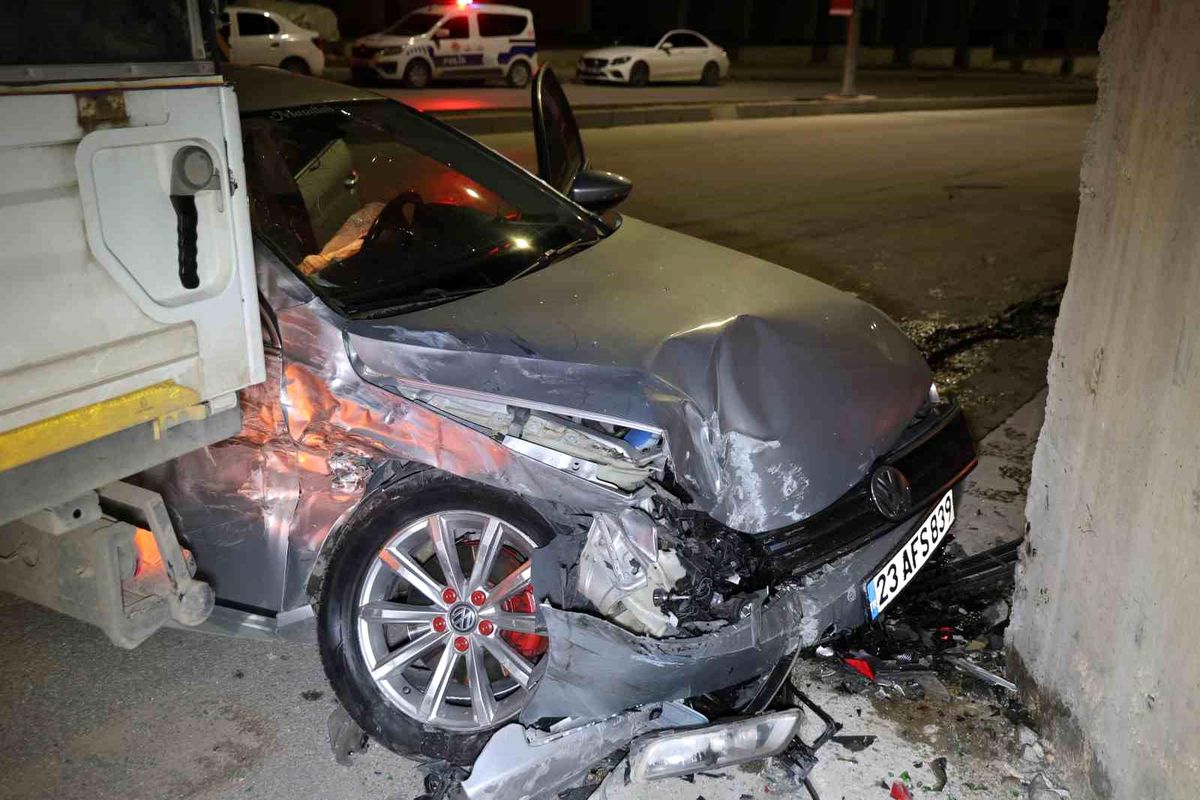 Elazığ\'da Trafik Kazası: 5 Yaralı