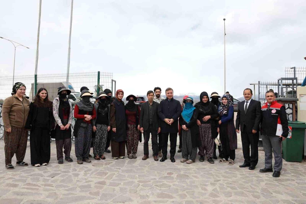 Vali Aydoğdu\'dan Fide Tesislerine Ziyaret