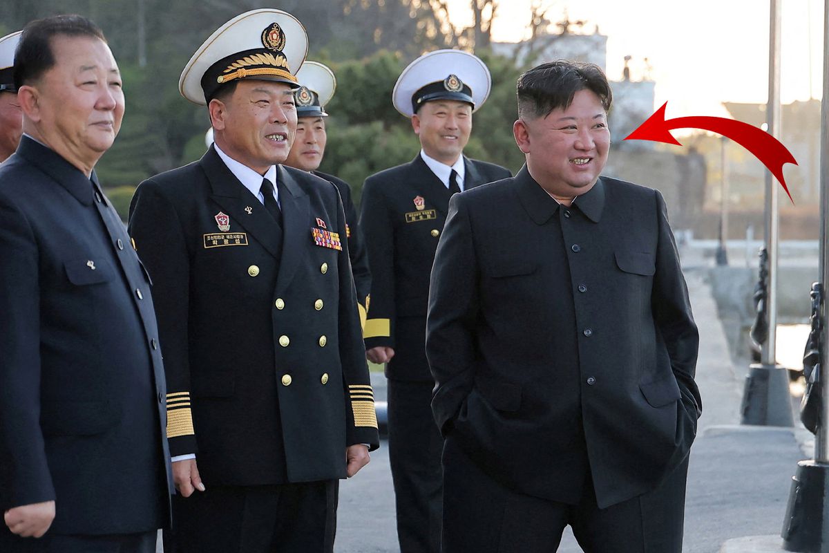 Gemiden atılan füze testini izleyen Kim\'in keyifli anları dikkat çekti