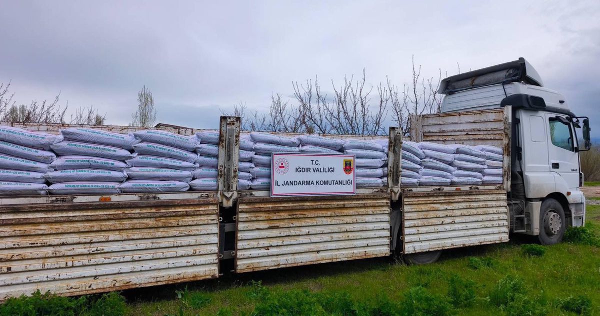 Iğdır\'da Kaçak Gübre ve Sigara Operasyonları
