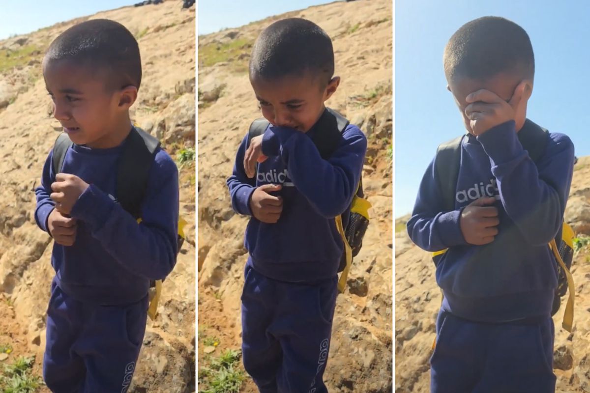 İsrail okul yollarını kapattı, küçük çocuk gözyaşlarına boğuldu