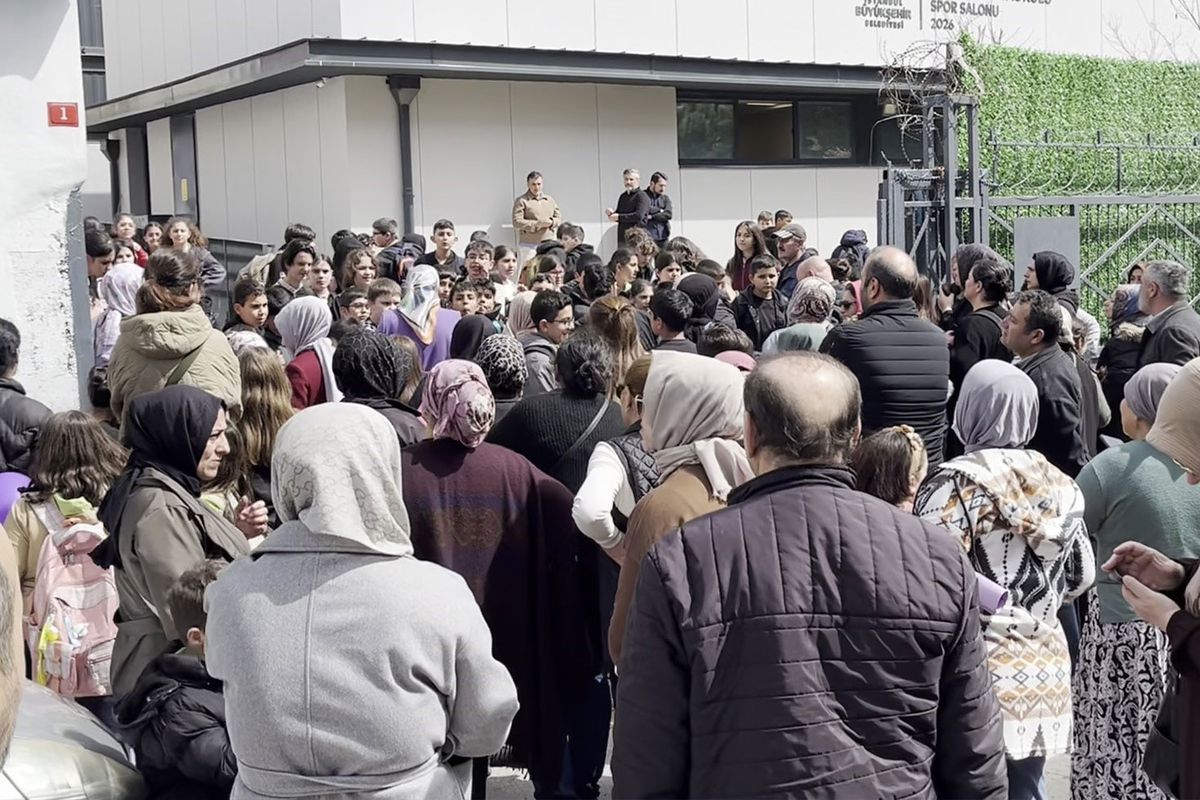Haberi alan okula akın etti, çok sayıda öğrenci hastanelik oldu