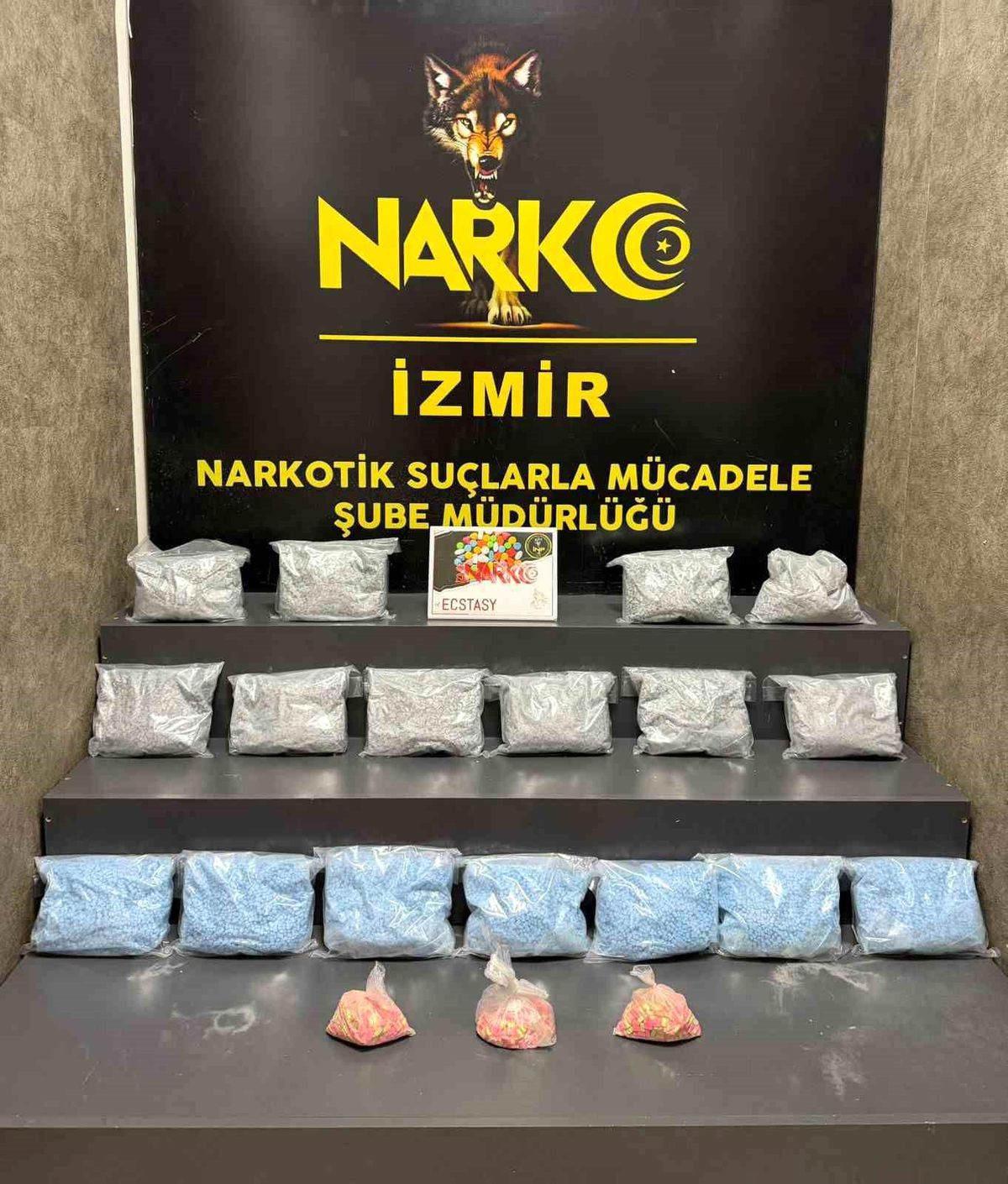 İzmir\'de Uyuşturucu Operasyonları: 3 Tutuklama