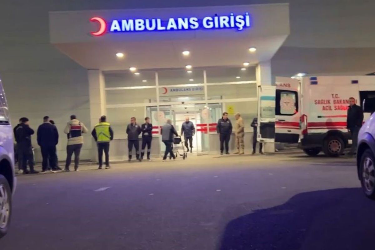 Tartıştığını eşini başından silahla vurup öldürdü