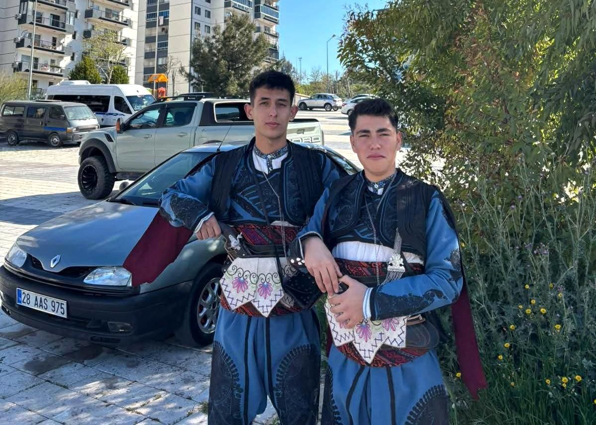 Kale Lisesi Öğrencileri İzmirlilere Gurur Yaşattı