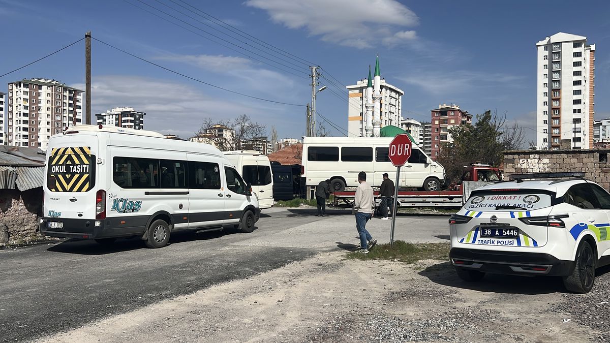 Kayseri\'de Minibüs Kazası: 8 Yaralı