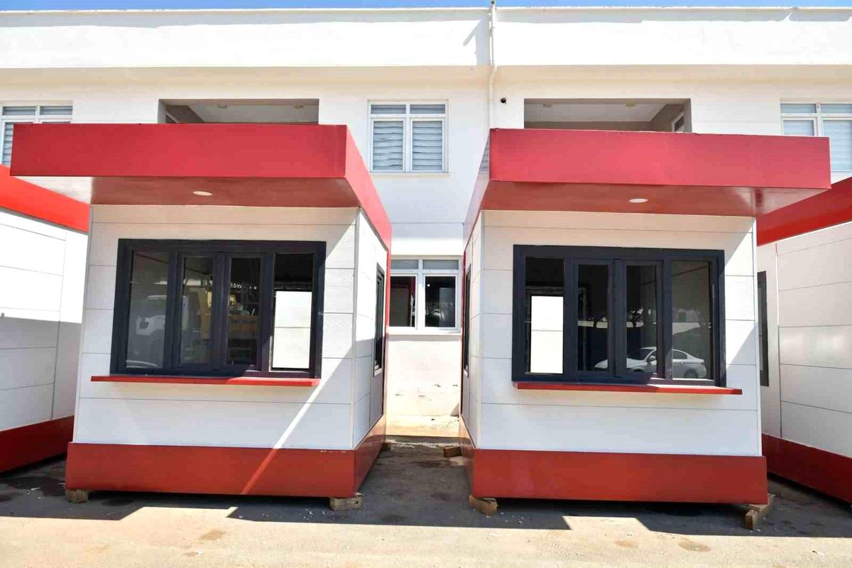 Kepez\'e kırmızı-beyaz modern ekmek büfeleri