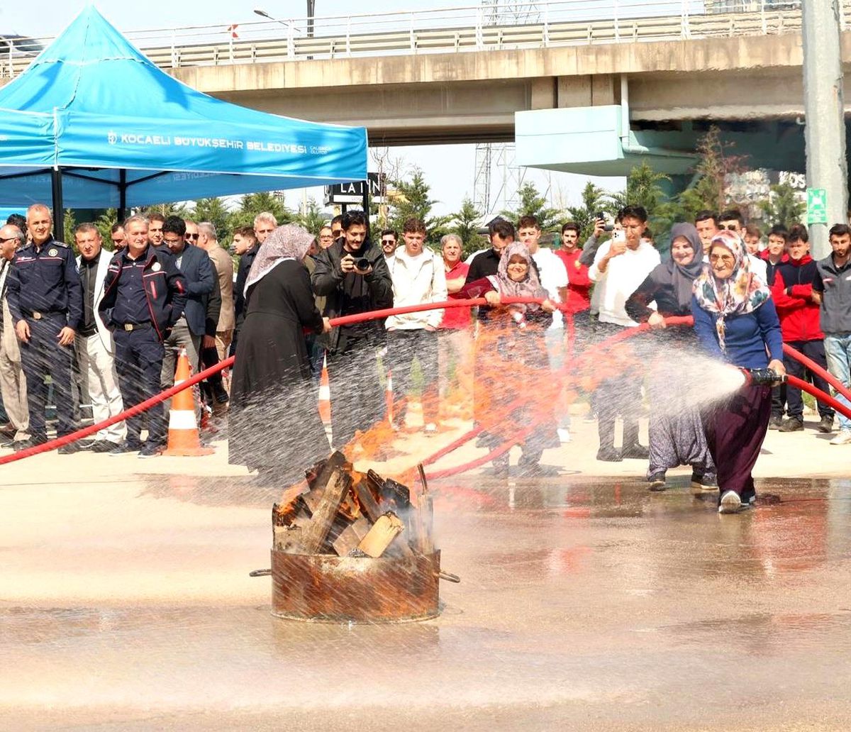 Kırsalda yangına ilk müdahale kadınlardan