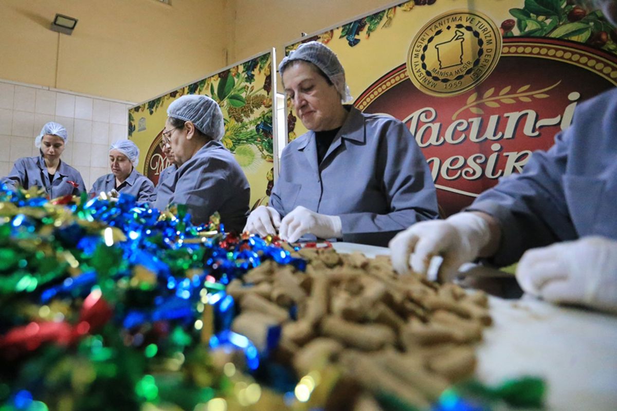 41 çeşidi karıştırıldı, kazanlar kaynadı! Tonlarca mesir macunu saçılacak