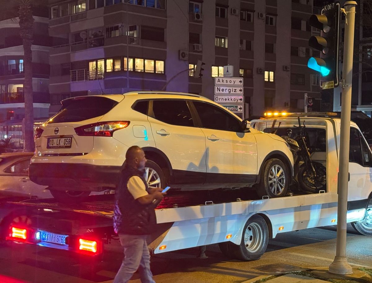 İzmir\'de Motosiklet Kazası: Genç Sürücü Hayatını Kaybetti