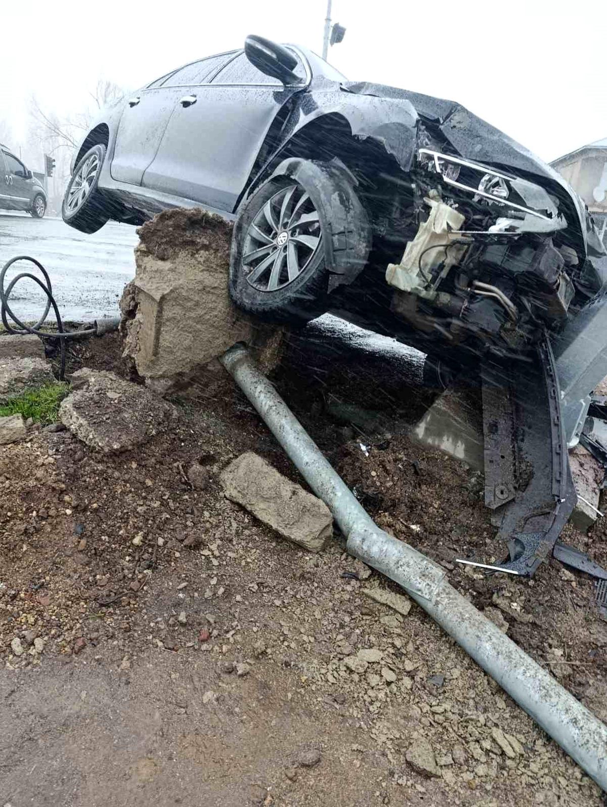 Patnos\'ta Yağışla Kaza: İki Yaralı